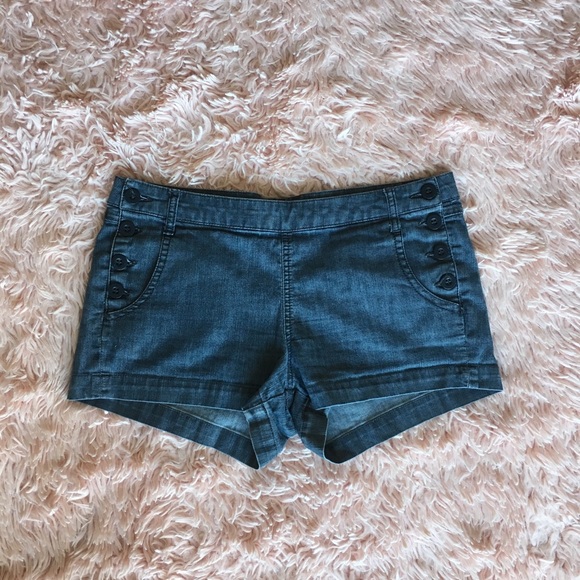 FRONT BUTTON BLUE DENIM SHORTS W/ FRONT & BACK POCKETS · SIZE 29 · FOREVER 21 - Picture 2 of 4